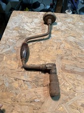 Trapano a manovella antico in