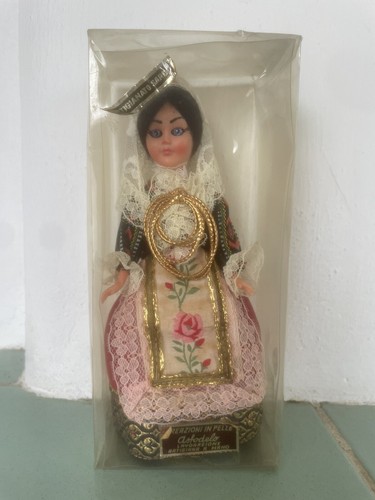 Bambola sarda costume pelle - in,