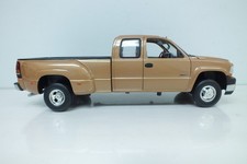 Chevrolet 3500 2001 Dually Pick Up Case America ERTL 1:18 pressofuso - oro