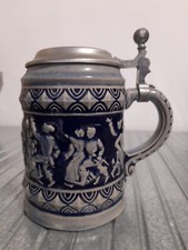 antico boccale birra in porcellana c/disegno scene di vita quotidiana a rilievo