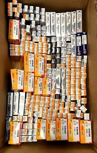 Candele auto ricambi stock - ricambi,