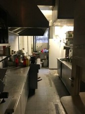 Cucina a gas 6 fuochi con vano sottostante ad ante scorrevoli