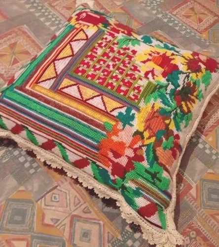 Cuscino lavorato mezzopunto - a,
