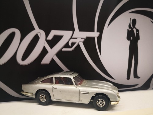 Corgi toys aston martin - toys,