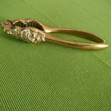 Schiaccianoci vintage con teste di leone in ottone in ottime condizioni 