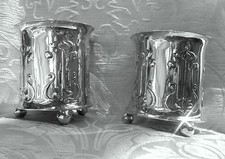 Coppia di portabottiglie Art Nouveau di Roberts & Belk 1900 sottobicchieri placcati argento