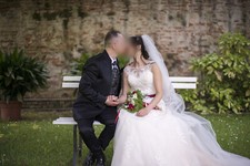 Abito da sposa con cintura rossa/bordeaux