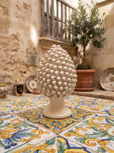 Pigna ceramica siciliana di - in,