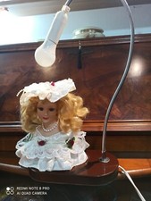 Lampada da tavolo IKEA con busto di bambola Dama e braccio pieghevole come nuova