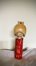 Bambola Kokeshi creativa giapponese in legno vintage. 22 cm di YAMAGISHI UMEYOSHI