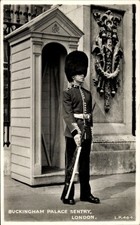 Cartolina City of Westminster Londra Inghilterra, guardia di guardia davanti a Buckingham... - 4863664