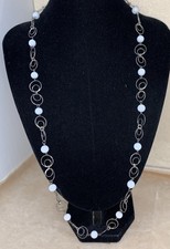 COLLANA ARGENTO ANNI 70 TIPO CHANEL MAGLIE A CERCHI E PERLE BIANCHE VETRO 75 CM