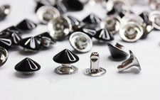 Da 50pz a 1000pz a scelta borchie a cono con rivetto 9mm colore nero smaltato