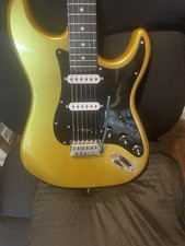 Strat oro con protezione pick