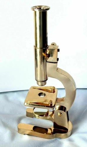 Antico microscopio vintage - , in