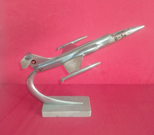 Aereo modellino caccia