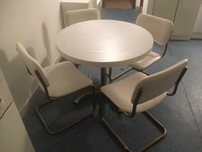 TAVOLO TONDO BIANCO E 4 SEDIE