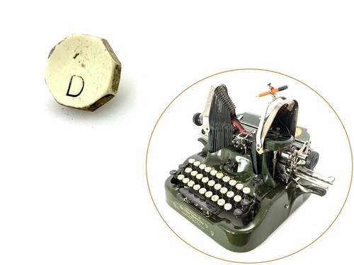 Oliver typewriter key - d,