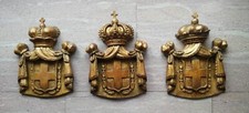Tre stemmi di Casa Savoia in legno intagliato e dorato (periodo Carlo Alberto)