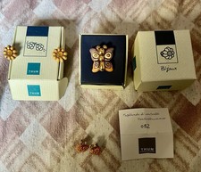 Set di due orecchini ed un