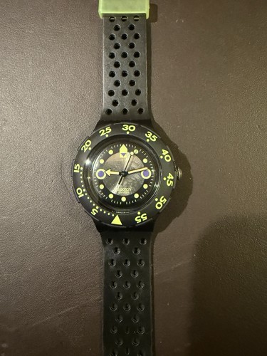 Shamu black wave 1992 swatch - black,