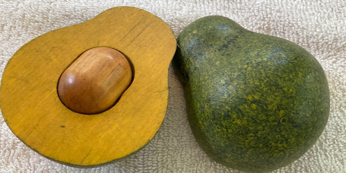 Metà avocado legno - metà, intagliato