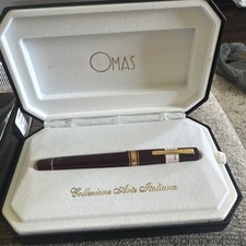 Penna a sfera rossa della