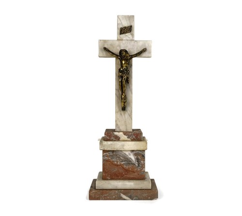 Antico crocifisso piedi da - piedi,