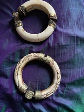 Bracciali rigidi in osso con