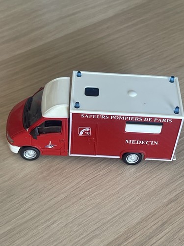 Camion sapeurs pompier - sapeurs,