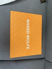 Lupo nudo, al ginocchio