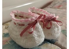 Scarpette NEONATO, uncinetto lana bianco/rosa oppure bianco/azzurro l. cm. 11