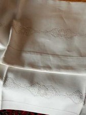 Lenzuola ricamate a mano in