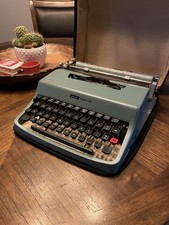 Olivetti Lettera 32 Typewriter