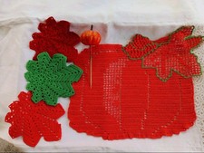 Set Di Centrini All' Uncinetto