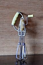 Sbattitore a mano vintage a manovella