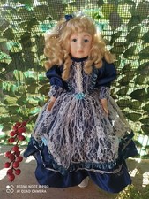 Bambola in porcellana da