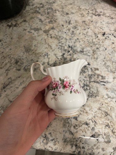 Royal albert fine bone china - royal,