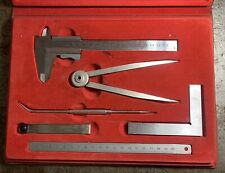 Calibro squadretta e altri attrezzi di precisione vintage.