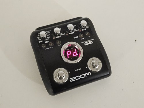 Zoom guitar effect pedal - guitar,