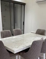 Tavolo da pranzo moderno in