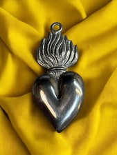 Ex voto metallo bagno argento 7x3,5 cm vintage milagros cuore fiamma sacro