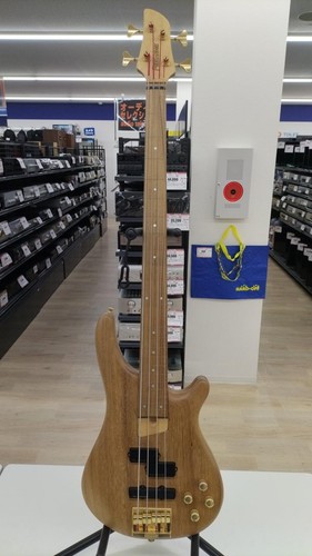 Basso elettrico attivo