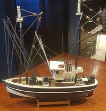 BATTELLO PESCHERECCIO modellino due alberi, in legno realizzato artigianalmente.