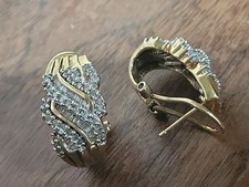 Orecchini Huggy Oro Giallo/Bianco 10K e Diamanti a Grappolo French-Clip/Omega Back 