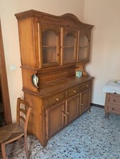 Credenza rustica in pino massello, 3 ante con vetrinetta. Ottime condizioni