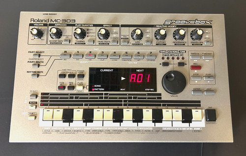 Roland 303 groovebox sample - roland,