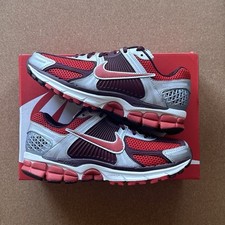 UK 4 - Nike Zoom Vomero 5 (W)