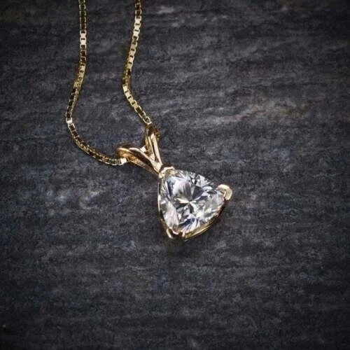 Ciondolo triiliante diamante