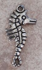 Pendente, ciondolo, "cavalluccio marino" in metallo antichizzato